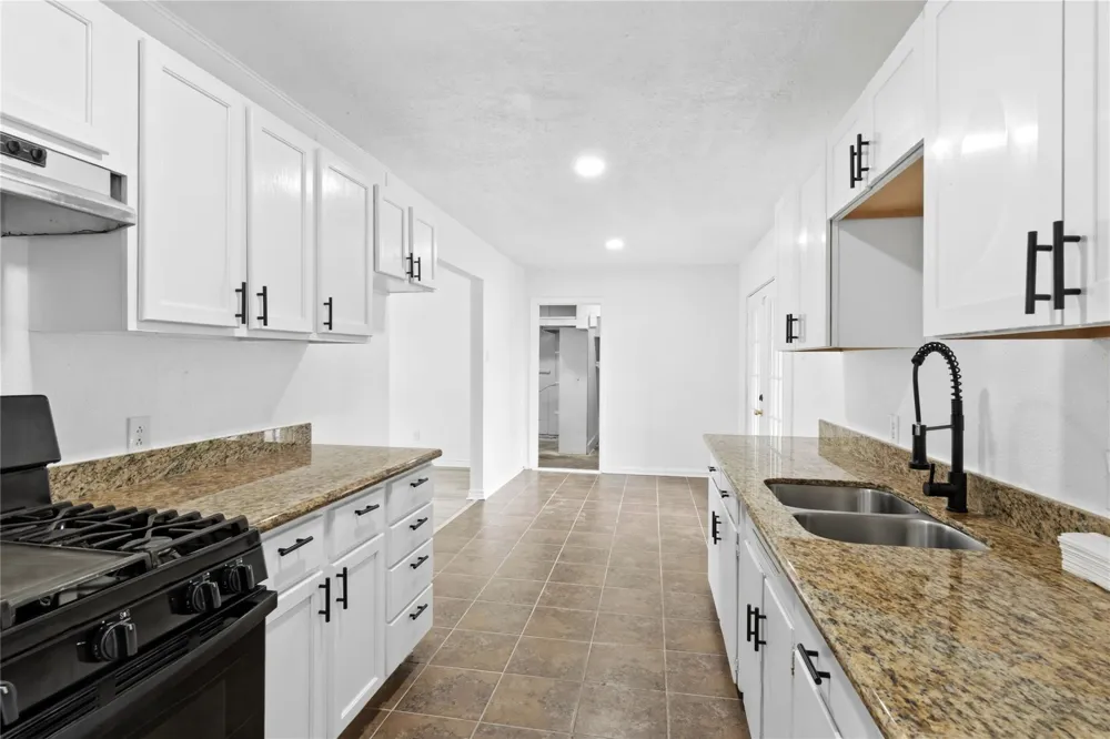 3018 Vance Avenue Texas City, TX 77590