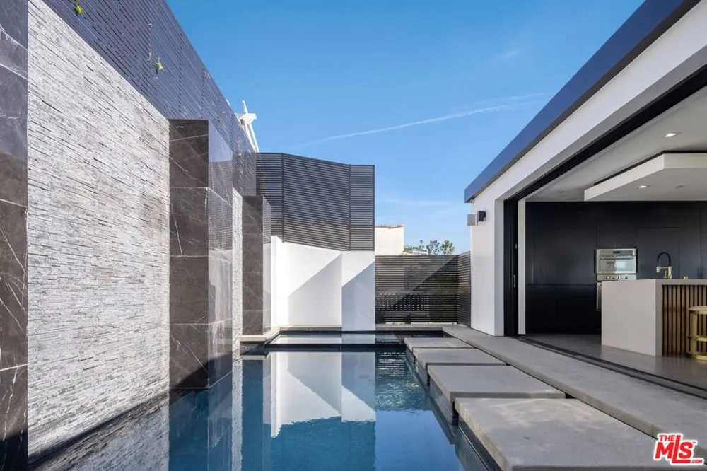 2033 Glencoe Way Los Angeles, CA 90068