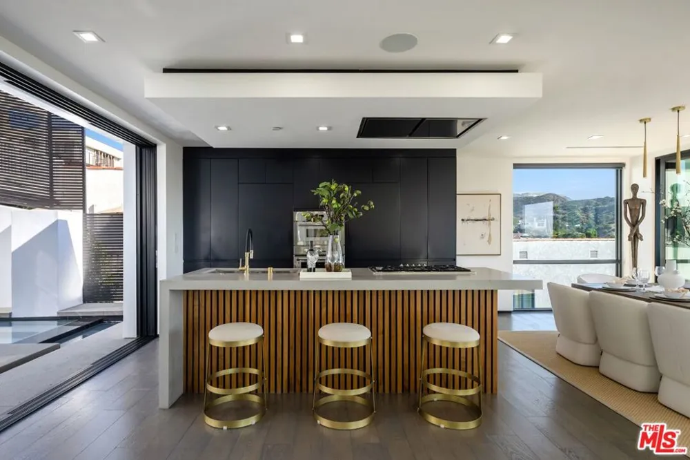 2033 Glencoe Way Los Angeles, CA 90068