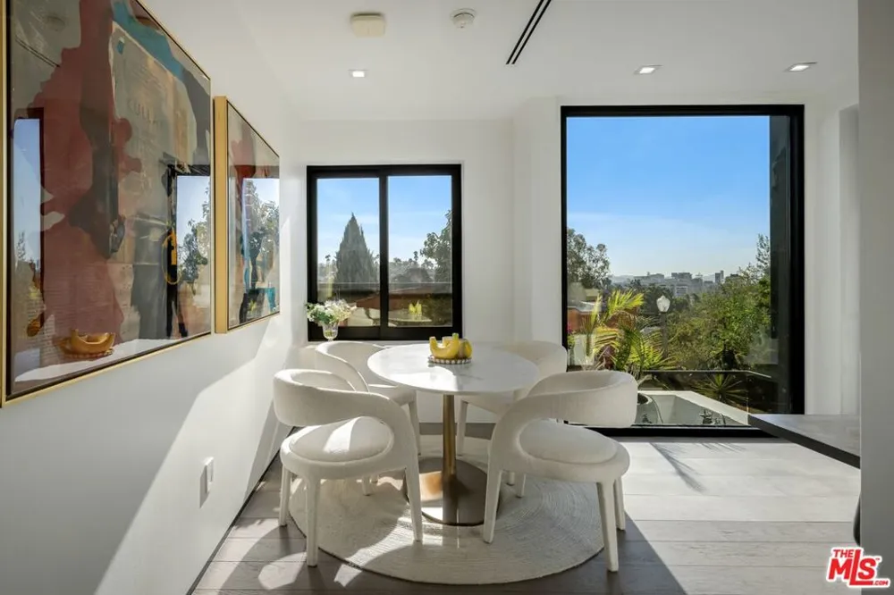 2033 Glencoe Way Los Angeles, CA 90068