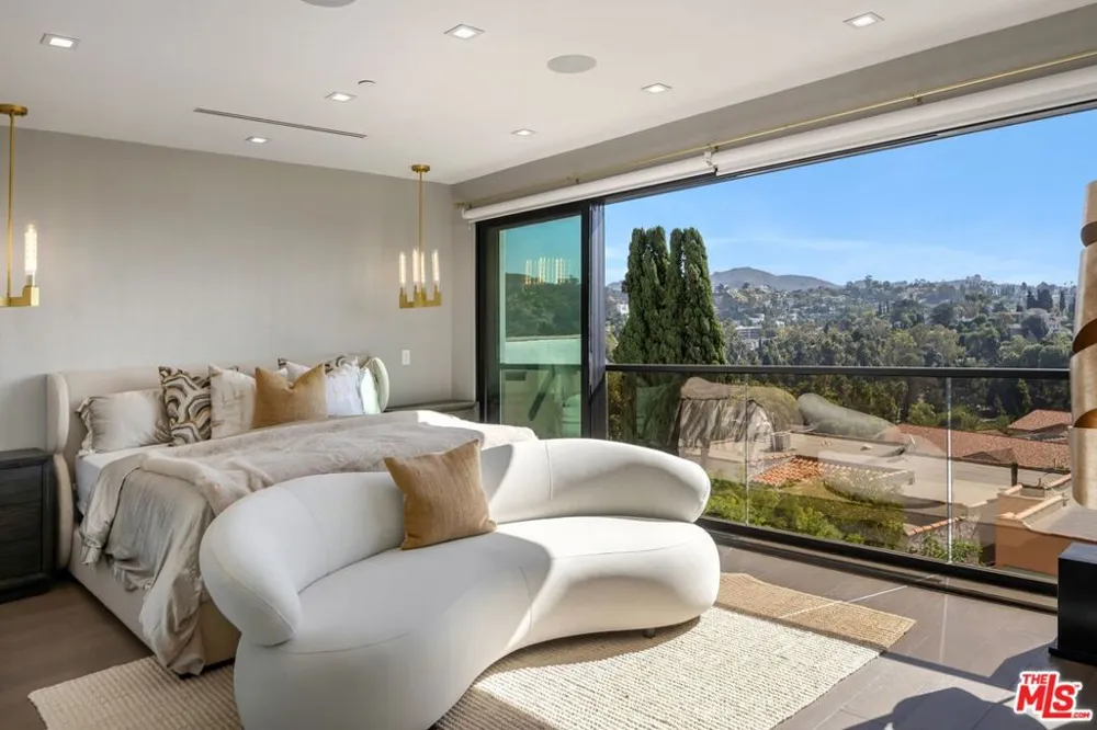 2033 Glencoe Way Los Angeles, CA 90068