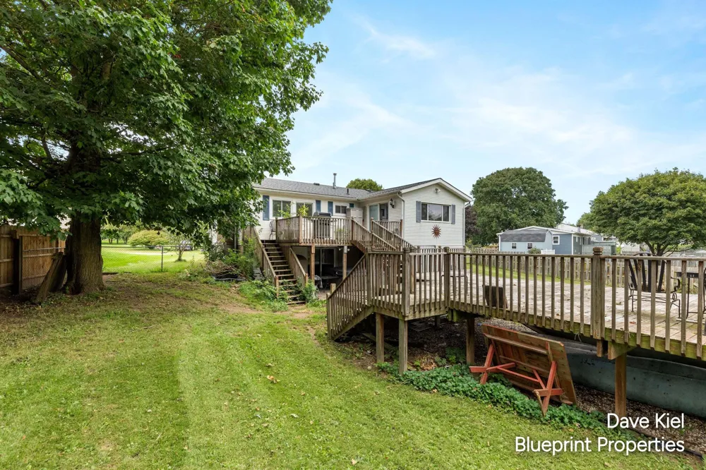 131 Manor Drive Middleville, MI 49333