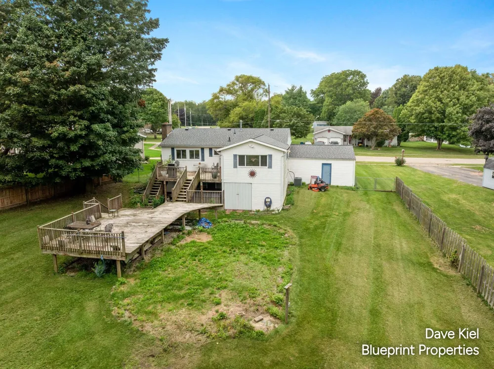 131 Manor Drive Middleville, MI 49333