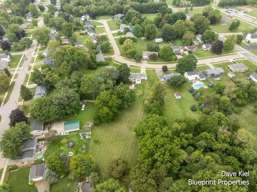 131 Manor Drive Middleville, MI 49333