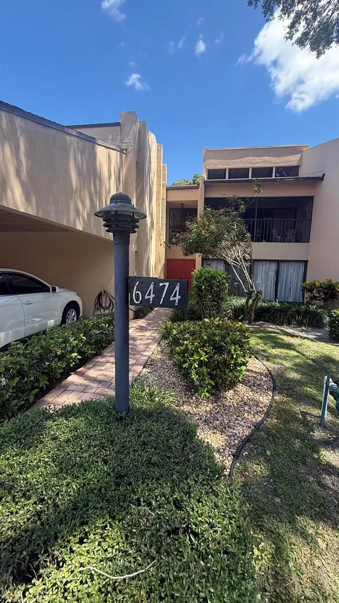 6474 Pumpkin Seed Circle #206 Boca Raton, FL 33433