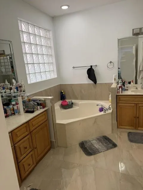 9771 NW 32nd St Doral, FL 33172
