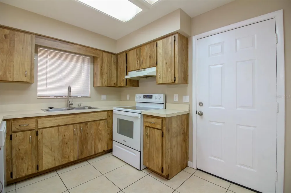 1545 KING AVENUE Lakeland, FL 33803