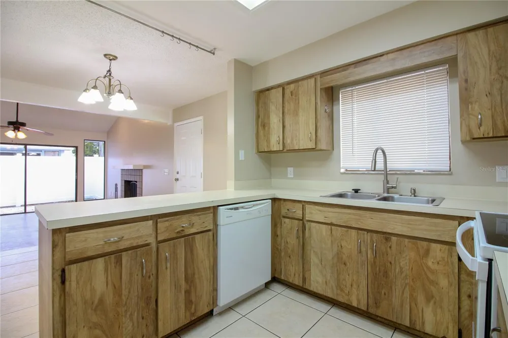1545 KING AVENUE Lakeland, FL 33803