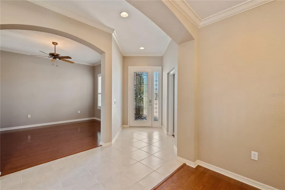2464 LAUREL GLEN DRIVE Lakeland, FL 33803