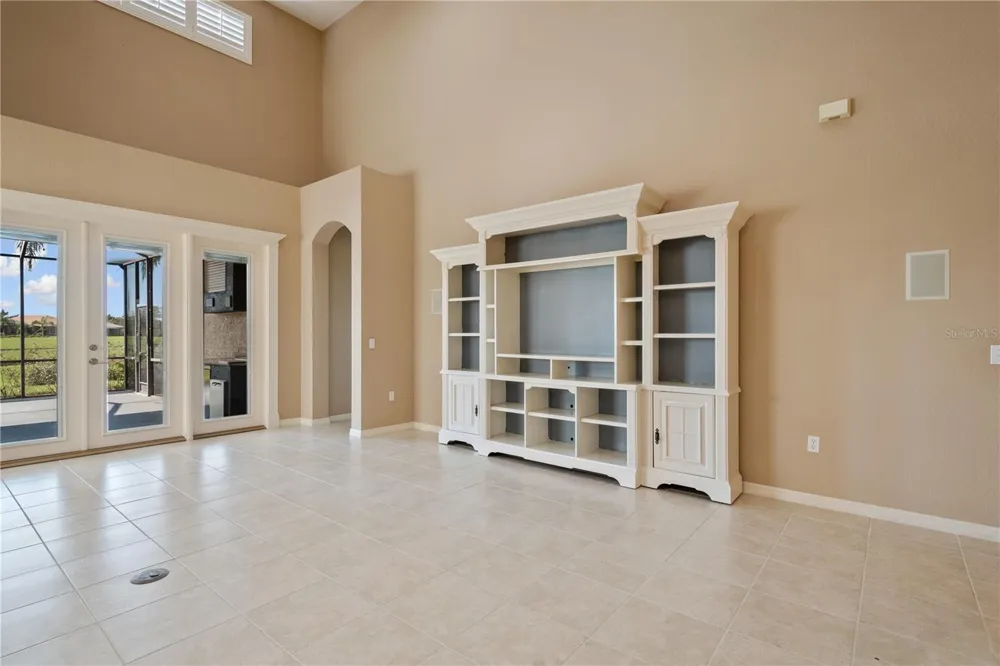 2464 LAUREL GLEN DRIVE Lakeland, FL 33803