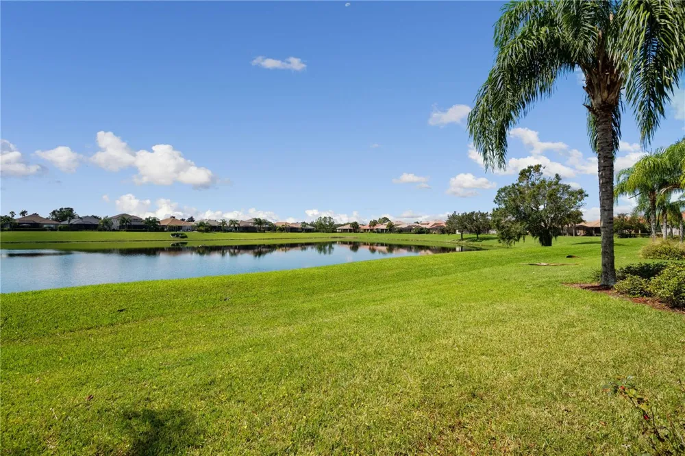 2464 LAUREL GLEN DRIVE Lakeland, FL 33803