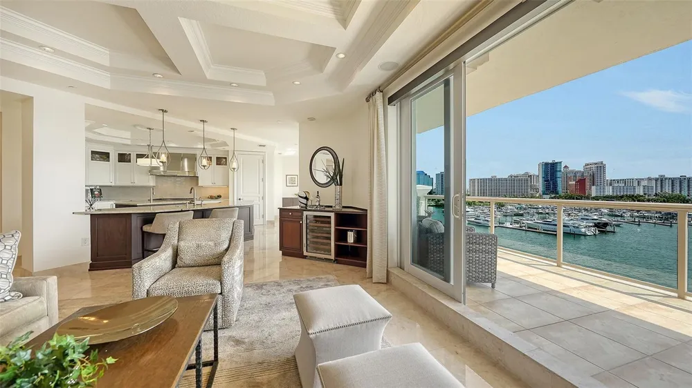 464 GOLDEN GATE POINT #702 Sarasota, FL 34236