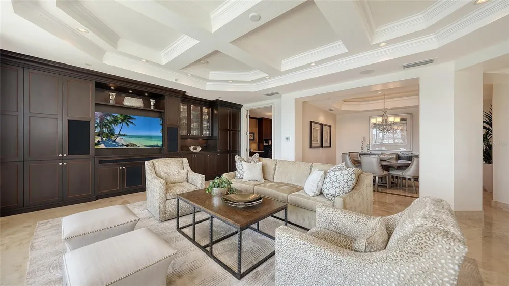 464 GOLDEN GATE POINT #702 Sarasota, FL 34236
