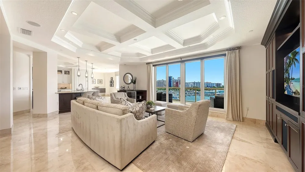 464 GOLDEN GATE POINT #702 Sarasota, FL 34236