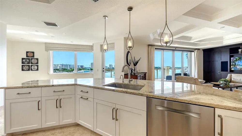 464 GOLDEN GATE POINT #702 Sarasota, FL 34236