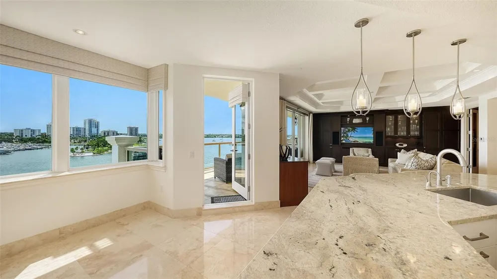 464 GOLDEN GATE POINT #702 Sarasota, FL 34236
