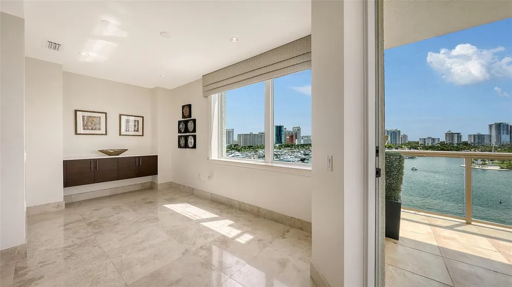 464 GOLDEN GATE POINT #702 Sarasota, FL 34236