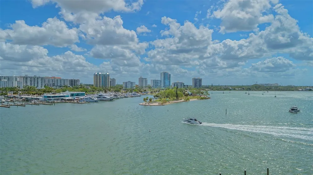 464 GOLDEN GATE POINT #702 Sarasota, FL 34236