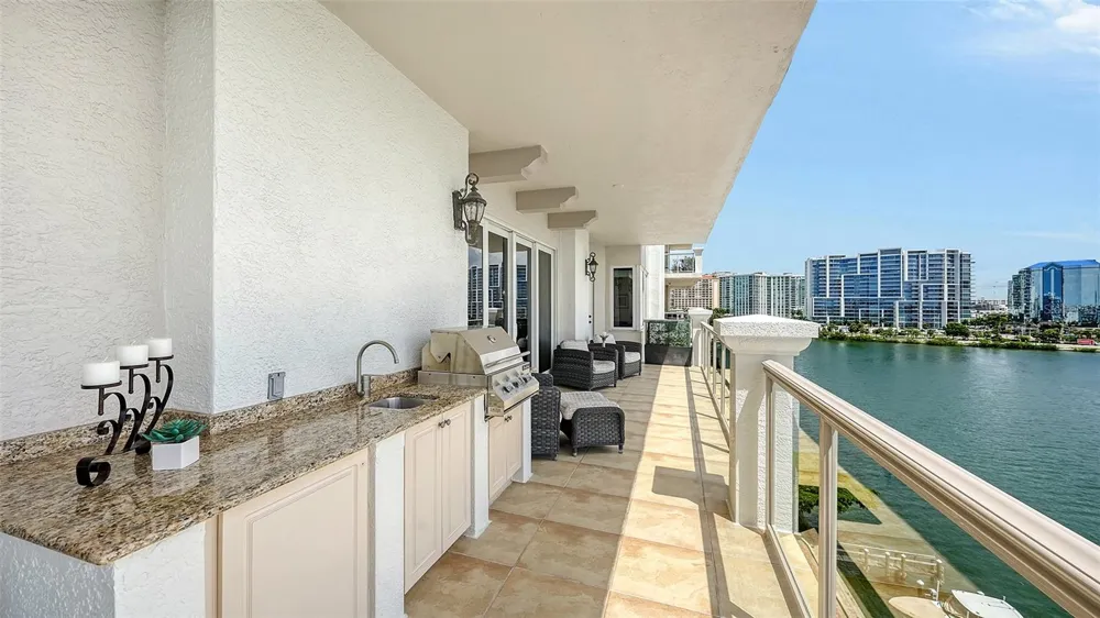 464 GOLDEN GATE POINT #702 Sarasota, FL 34236