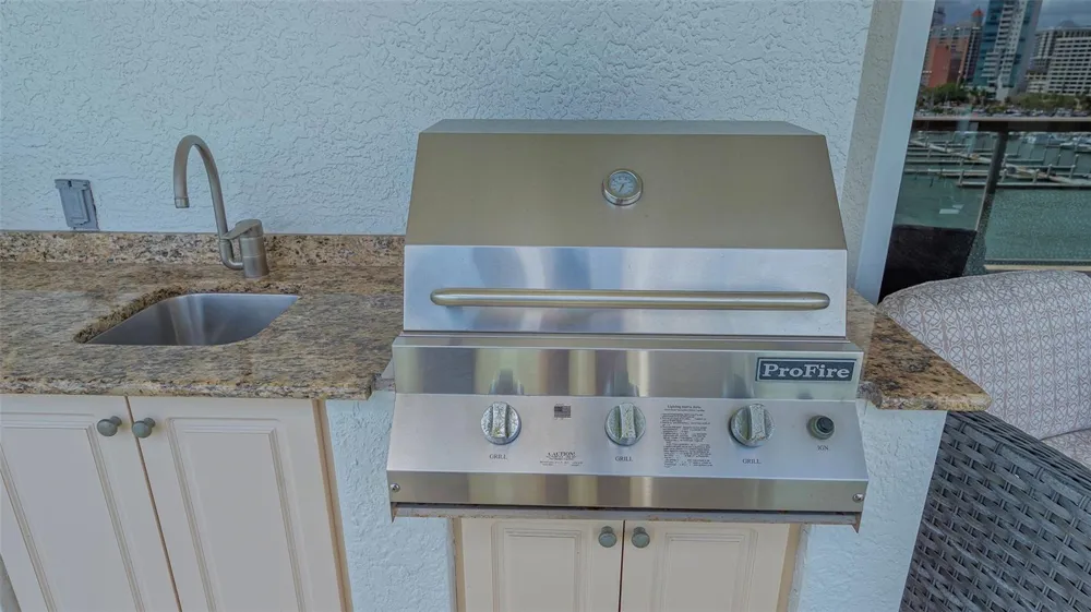 464 GOLDEN GATE POINT #702 Sarasota, FL 34236