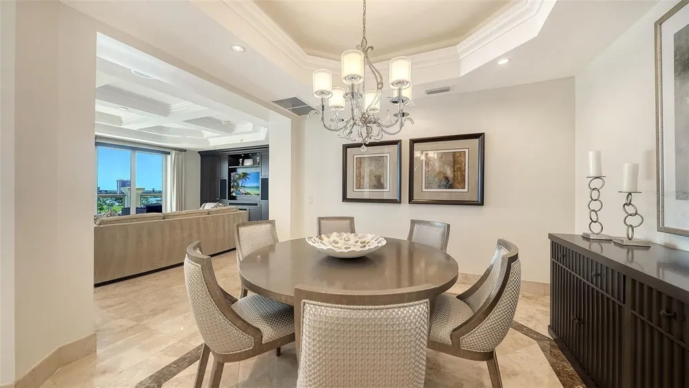 464 GOLDEN GATE POINT #702 Sarasota, FL 34236