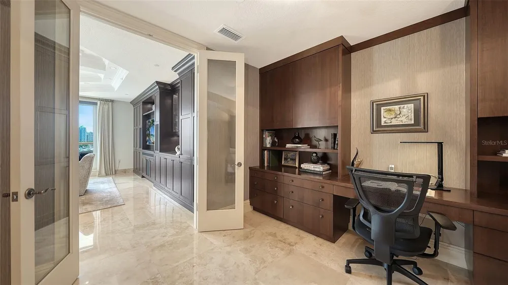 464 GOLDEN GATE POINT #702 Sarasota, FL 34236