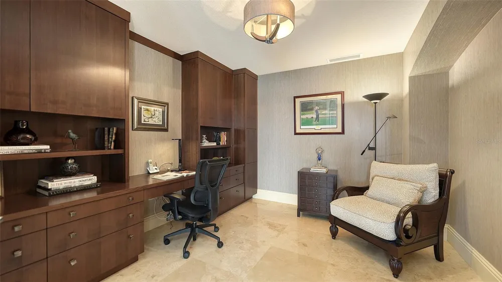 464 GOLDEN GATE POINT #702 Sarasota, FL 34236