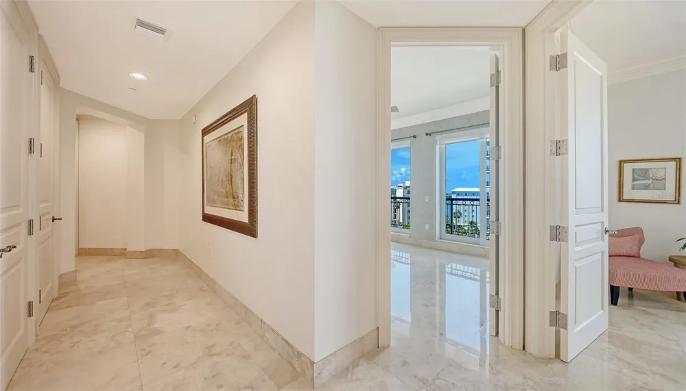 464 GOLDEN GATE POINT #702 Sarasota, FL 34236