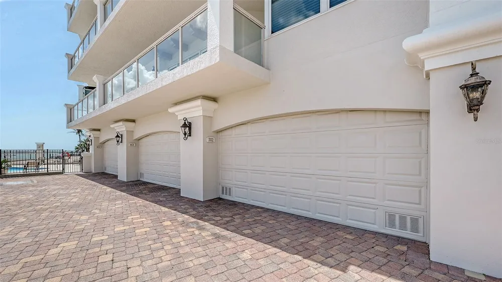 464 GOLDEN GATE POINT #702 Sarasota, FL 34236