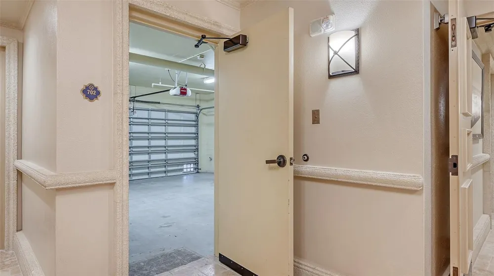 464 GOLDEN GATE POINT #702 Sarasota, FL 34236