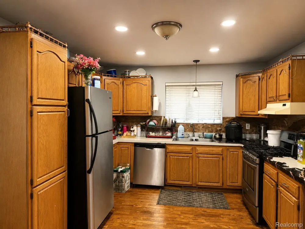 25645 Andover Drive Dearborn Heights City, MI 48125
