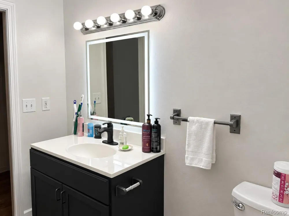 25645 Andover Drive Dearborn Heights City, MI 48125