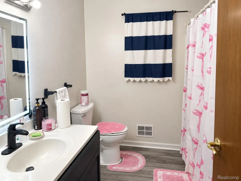 25645 Andover Drive Dearborn Heights City, MI 48125