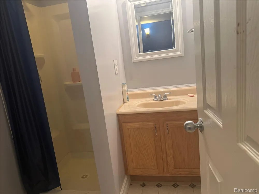 25645 Andover Drive Dearborn Heights City, MI 48125