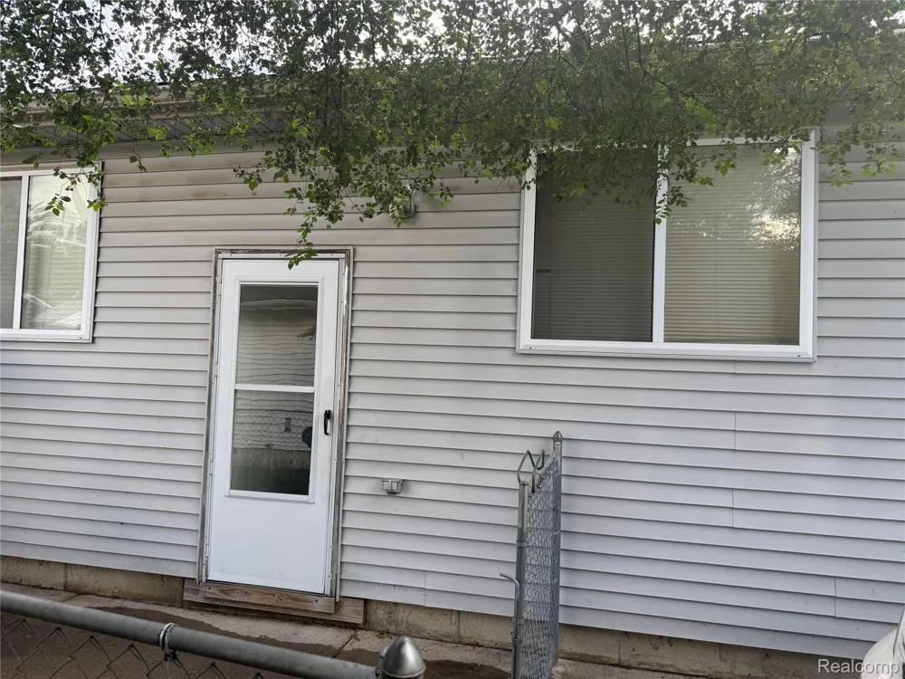 25645 Andover Drive Dearborn Heights City, MI 48125