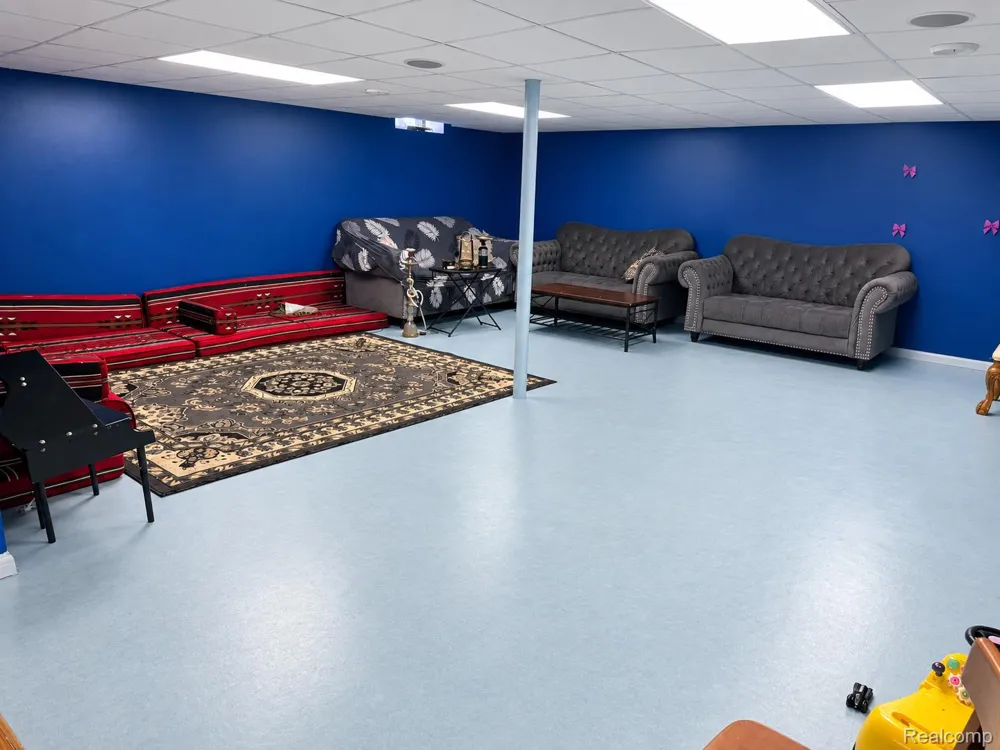 25645 Andover Drive Dearborn Heights City, MI 48125