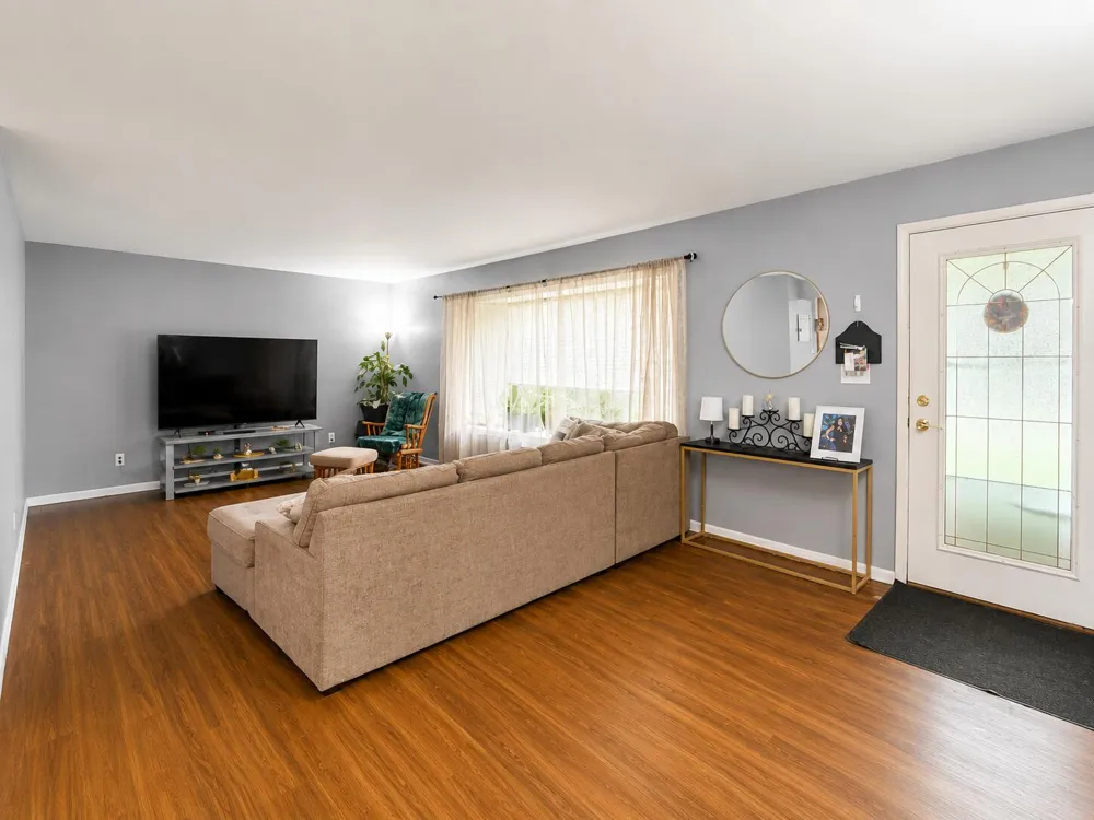 553 East Drive Marshall City, MI 49068