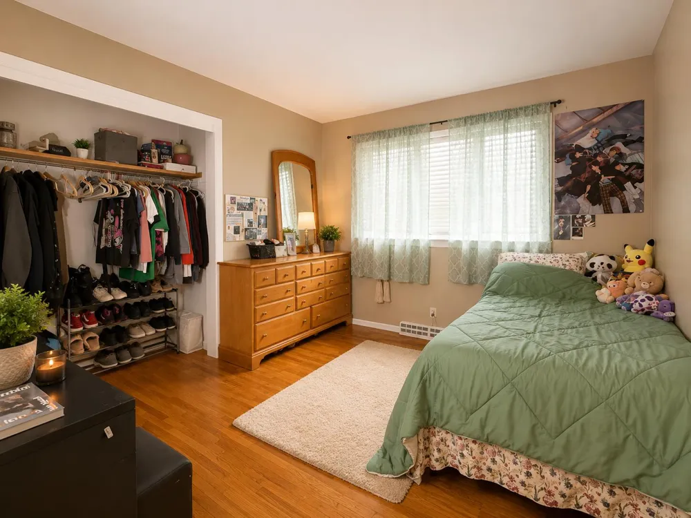553 East Drive Marshall City, MI 49068