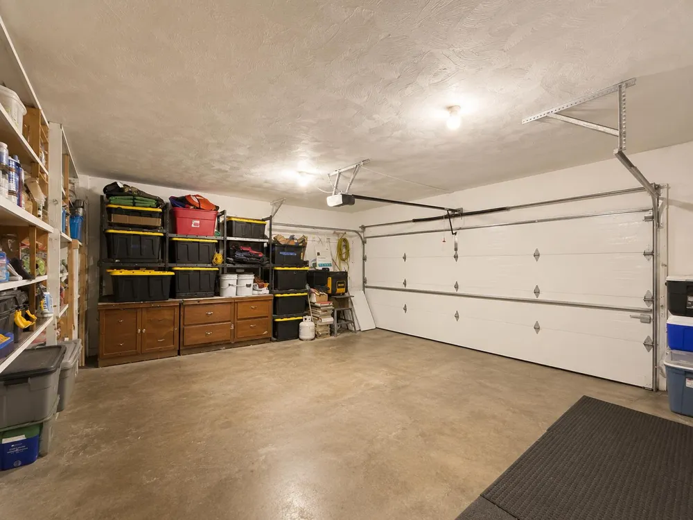 553 East Drive Marshall City, MI 49068