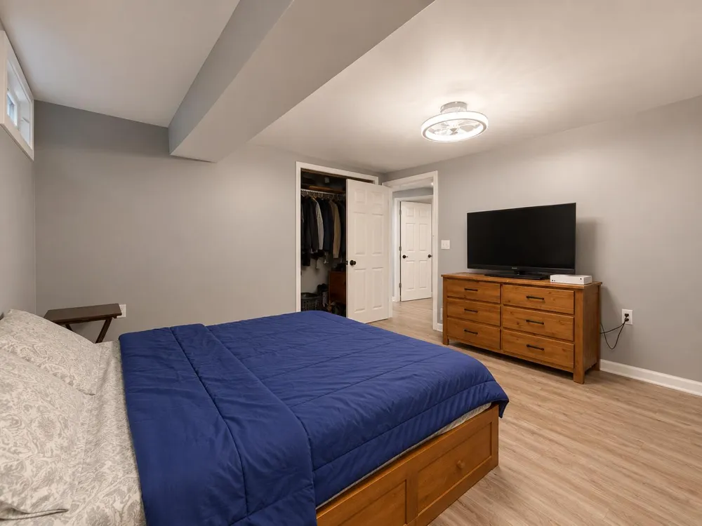 553 East Drive Marshall City, MI 49068