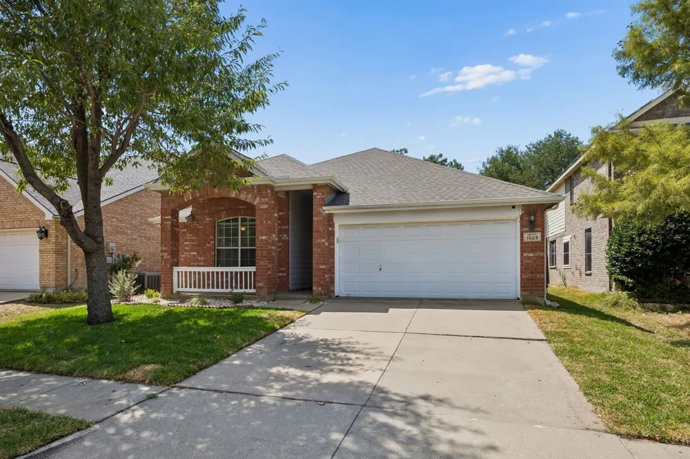 1023 Aviary Aubrey, TX 76227