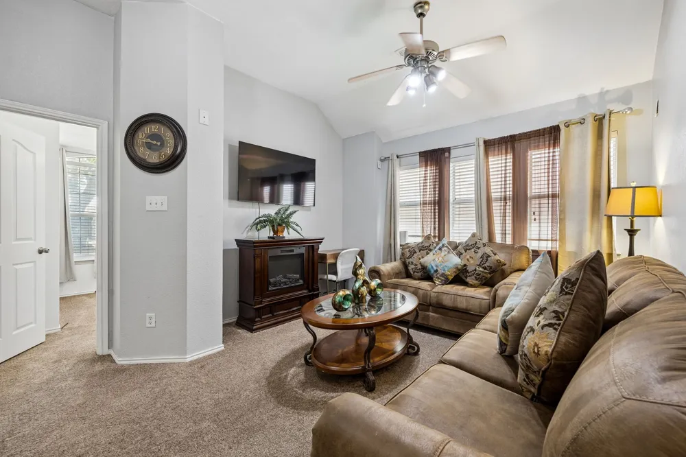 1023 Aviary Aubrey, TX 76227