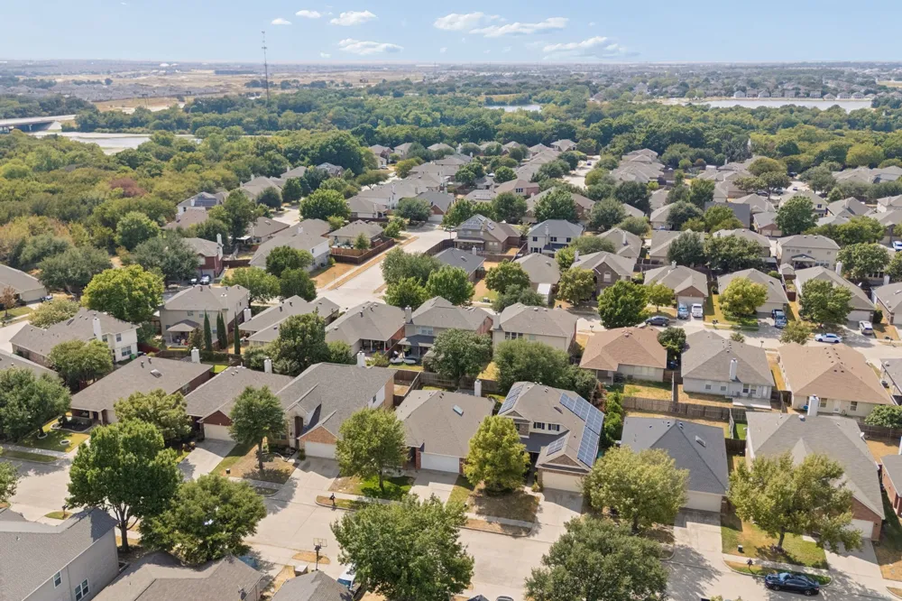 1023 Aviary Aubrey, TX 76227