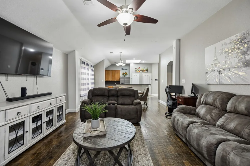 1023 Aviary Aubrey, TX 76227