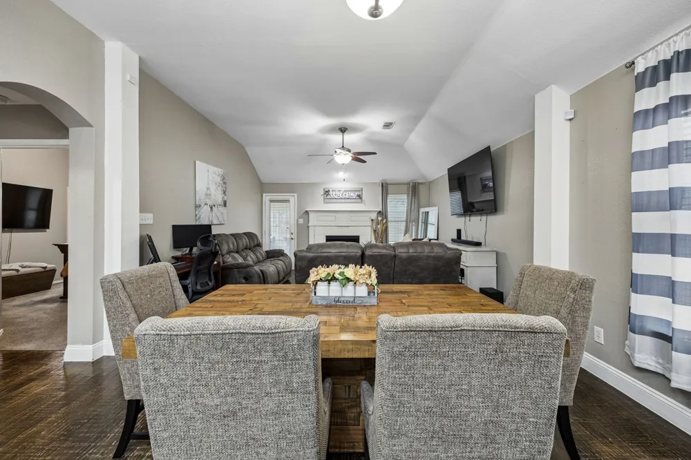 1023 Aviary Aubrey, TX 76227