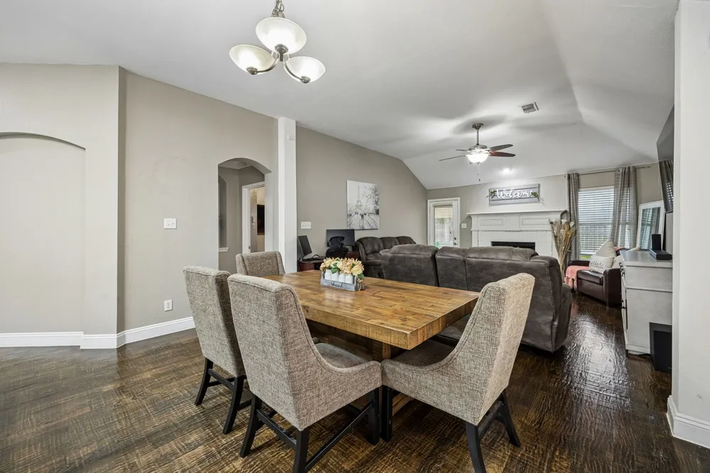 1023 Aviary Aubrey, TX 76227