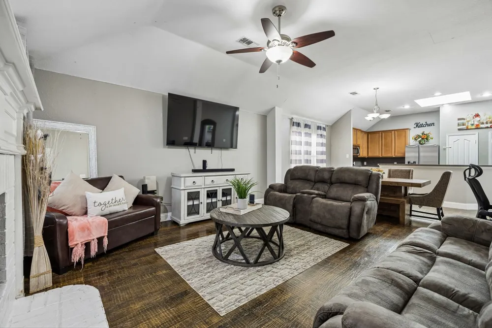 1023 Aviary Aubrey, TX 76227