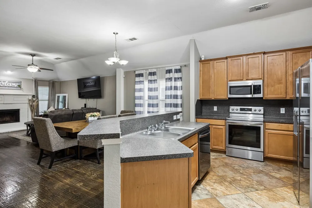 1023 Aviary Aubrey, TX 76227