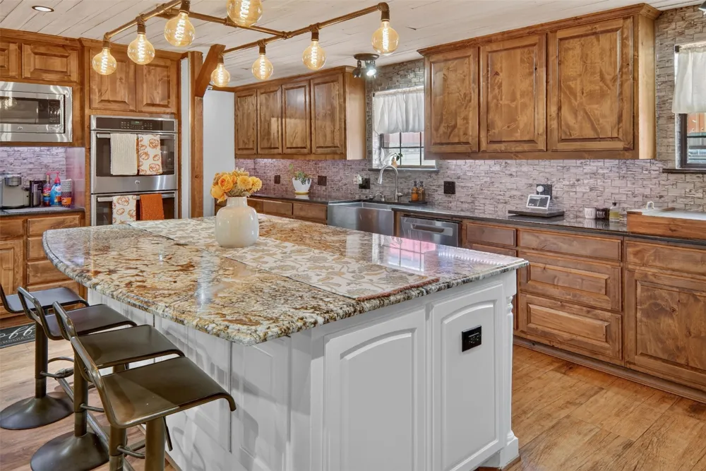 7200 Gillis Johnson Street Fort Worth, TX 76179
