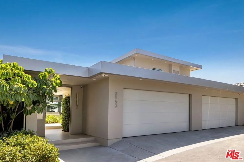 2189 Summitridge Drive Los Angeles, CA 90077